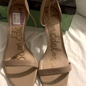 Brand new size 10 heeled sandal